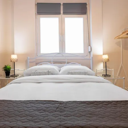 F & B Collection - Flat For 5 Apartment