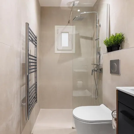 F & B Collection - Flat For 5 Apartment *